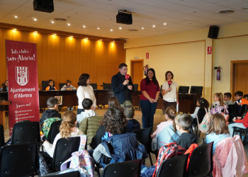 L'alumnat de tercer curs de l'Escola Josefina Ibáñez visita el consistori d'Abrera dins l'activitat 'El meu Ajuntament'. Moltes gràcies!