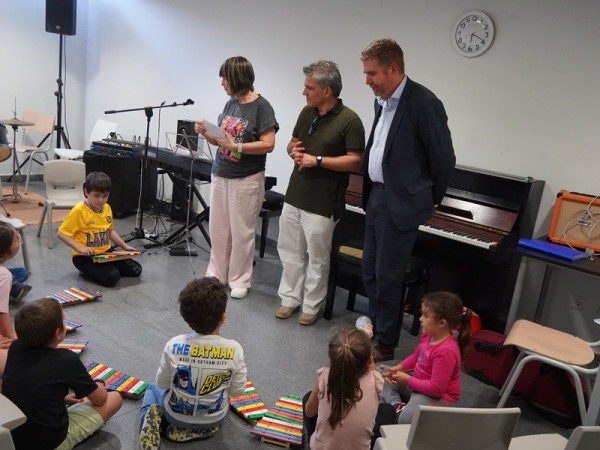 Visitem l'Aula d'Adults Municipal i l'Escola Municipal de Música d'Abrera per desitjar a tothom un bon curs escolar 2025-2026