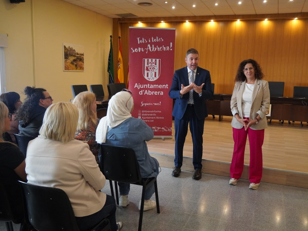 A Abrera apostem per la formació! Lliurem els diplomes acreditatius a l'alumnat de diversos cursos del Departament de Promoció Econòmica. Enhorabona a tothom!