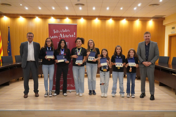 Lliurem els reconeixements esportius a les gimnastes de l'Abrera Gimnàstic Club pels darrers èxits assolits als Campionats d'Espanya i Catalunya de Gimnàstica Artística. Moltes felicitats!