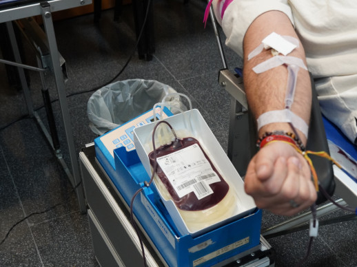 "Fer-ho entre totes i tots, és molt nostre!" La Casa de Cultura d'Abrera acull avui dimarts 16 de gener una Marató de donació de sang. Veniu a donar sang!
