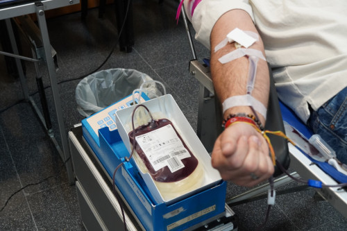 "Fer-ho entre totes i tots, és molt nostre!" La Casa de Cultura d'Abrera acull avui dimarts 16 de gener una Marató de donació de sang. Veniu a donar sang!