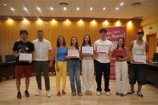 A Abrera apostem per la formació! Lliurem els diplomes acreditatius a l'alumnat de diversos cursos del Departament de Promoció Econòmica. Enhorabona a tothom!