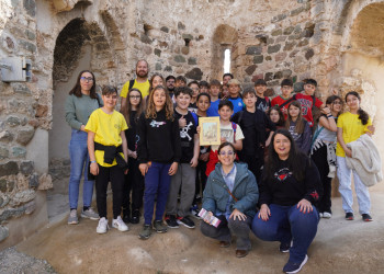 Continuem donant a conèixer a l'alumnat els nostres elements patrimonials, amb una visita del grup de sisè de l'Escola Josefina Ibáñez al Castell de Voltrera d'Abrera