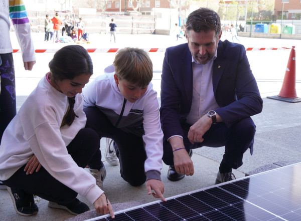 Abrera + Sostenible! Comencem la instal·lació d'energia renovable a equipaments municipals amb plaques fotovoltaiques a l'Escola Ernest Lluch