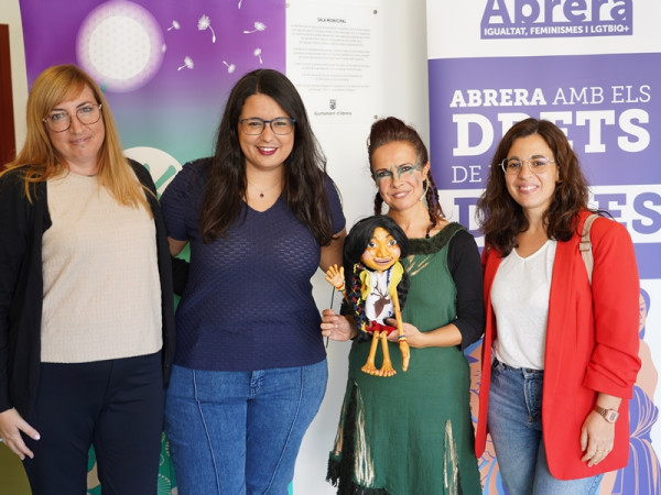 Gaudim de l'espectacle de teatre familiar 'Rigoberta i el Windigo' amb motiu del Dia Internacional de la Nena 2024!