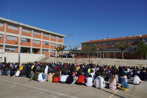 Els centres educatius abrerencs celebren un any més la Diada de Sant Jordi amb Jocs Florals, activitats i la participació de les associacions de famílies d'alumnes. Escola Fracesc Platón i Sartí
