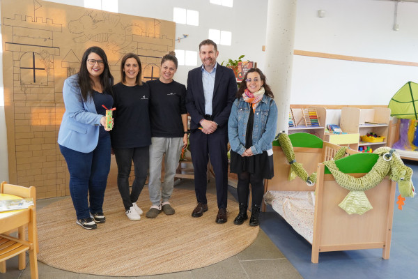 Els centres educatius abrerencs celebren un any més la Diada de Sant Jordi amb Jocs Florals, activitats i la participació de les associacions de famílies d'alumnes. Escola Bressol Municipal Món Petit