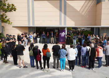 Duem a terme un minut de silenci davant l'Ajuntament com a rebuig pel presumpte assassinat masclista d'una dona al terme municipal d'Esparreguera