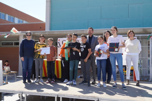 Els centres educatius abrerencs celebren la Diada de Sant Jordi amb Jocs Florals, activitats i la participació de les associacions de mares i pares. Escola Ernest Lluch