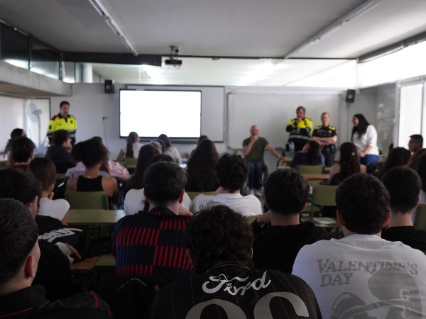 Portem a l’Institut Voltrera les xerrades 'GAME OVER: No te la juguis!' per a la prevenció d’accidents de trànsit