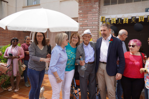 El veí abrerenc Francisco Villaescusa Buendia, celebra els seus 100 anys. Enhorabona!
