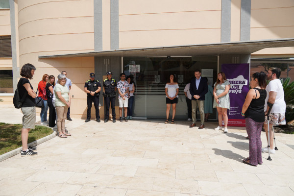 Condemnem el presumpte feminicidi d’una dona assassinada a L'Hospitalet i hem convocat un minut de silenci a les 12 h davant l'Ajuntament