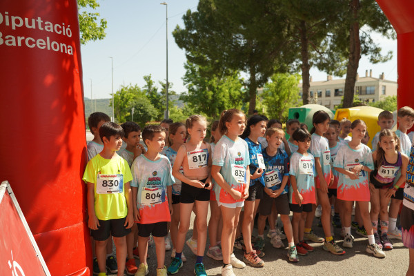 Gran èxit d'assistència i participació en la 16a Abrera Corre D9 2025 'Memorial Antonio Serrano', amb més de 850 participants. Gràcies, Abrera!