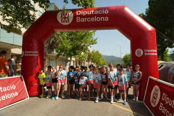 Gran èxit d'assistència i participació en la 16a Abrera Corre D9 2025 'Memorial Antonio Serrano', amb més de 850 participants. Gràcies, Abrera!