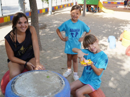Avancen a bon ritme les inscripcions del Casal Municipal d’Estiu i de l’Escola Esportiva Municipal d’Abrera: ja hi ha 489 infants apuntats. Inscripcions obertes fins dijous 14 de maig, inclòs!