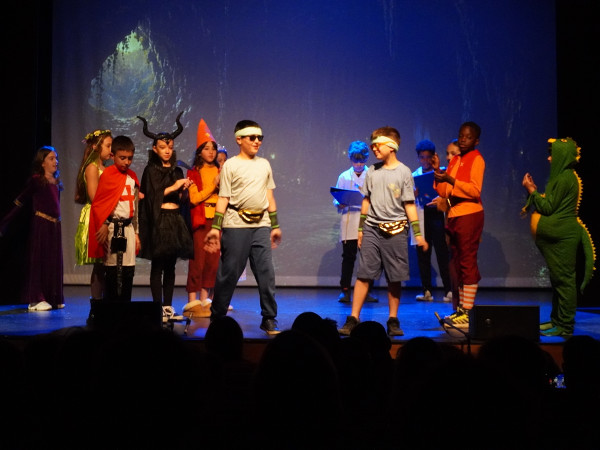 Els centres educatius abrerencs celebren la Diada de Sant Jordi - Escola Ernest Lluch