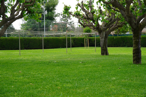 Duem a terme tasques d'adequació de les  instal·lacions de la Piscina Municipal d'Estiu per preparar la nova temporada, que comença aquest diumenge 7 de juny