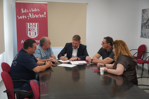 Signem un nou conveni de col·laboració entre l'Ajuntament d'Abrera i l’Associació Cavalcada de Reis d’Abrera