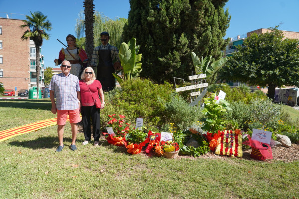 Ofrena floral al monument de Rafael Casanova. Associació Club Petanca Abrera