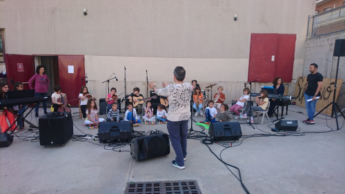 Concert-jam session de l'Escola Municipal de Música d'Abrera a l'Amfiteatre exterior del Centre Polivalent.