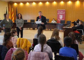 L'alumnat de tercer curs de l'Escola Francesc Platón i Sartí visita el consistori d'Abrera dins l'activitat 'El meu Ajuntament' d'aquest curs 2025-2026