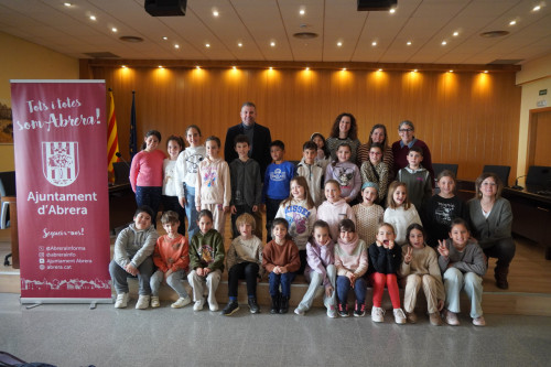 L'alumnat de tercer curs de l'Escola Francesc Platón i Sartí visita el consistori d'Abrera dins l'activitat 'El meu Ajuntament' d'aquest curs 2025-2026