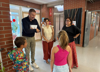 Bon inici de curs a totes i tots! Visitem els centres educatius d'Abrera per donar la benvinguda al nou curs acadèmic - Escola Ernest Lluch