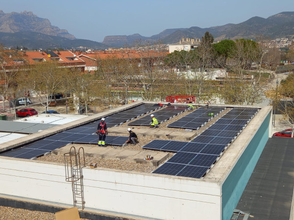 Abrera + Sostenible! Comencem la instal·lació d'energia renovable a equipaments municipals amb plaques fotovoltaiques a l'Escola Ernest Lluch