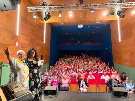 Abrera amb la gent gran activa! Gaudim de l'espectacle de teatre i el sopar d'Estiu de la nostra gent gran
