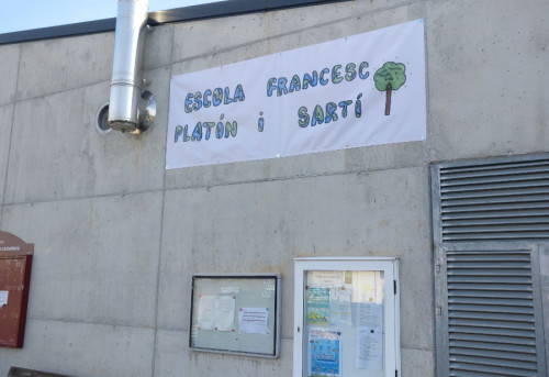 L'Escola Francesc Platón i Sartí fa un concurs de cartells amb el nom de l'escola