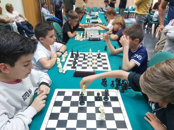 Bona participació i acollida en el darrer Torneig Infantil i Juvenil d'Escacs, organitzat des del Club Escacs Abrera, en col·laboració amb l'Ajuntament d'Abrera