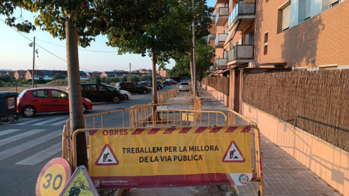 A Abrera millorem el nostre espai públic! Continuem a bon ritme els treballs de reparació de voreres en alguns carrers del barri del Rebato d'Abrera
