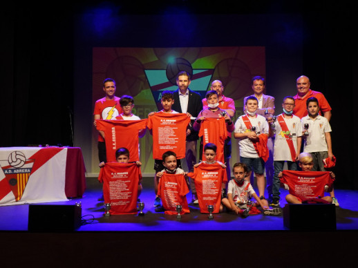 Entreguem els trofeus de Campions de Lliga de 3a Divisió a l'equip Benjamí D de futbol de l'Agrupació Esportiva Abrera