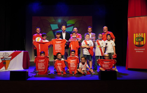 Entreguem els trofeus de Campions de Lliga de 3a Divisió a l'equip Benjamí D de futbol de l'Agrupació Esportiva Abrera