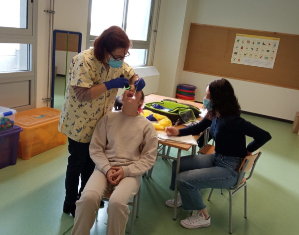 Promovem la salut bucodental infantil a les escoles d'Abrera amb el programa “Dents fortes i sanes”