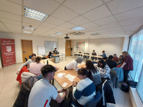 Engeguem un nou curs de Monitor/a de lleure dirigit a persones majors de 18 anys inscrites al Servei Local d'Ocupació
