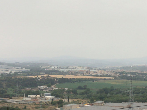 Recomanem tancar les finestres dels domicilis en cas de notar molèsties pel fum d'un incendi a Castellbisbal