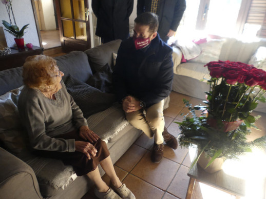 Homenatgem la senyora Francesca Estruch en el seu 100 aniversari. Moltes felicitats!
