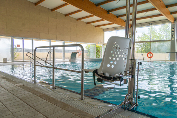 Finalitzem la segona fase del reacondicionament del Centre Aquàtic Municipal (CAM) amb l'obertura de les piscines, la sala d'activitats dirigides, els vestidors del soterrani i la zona de solàrium a partir del dimarts 1 de setembre
