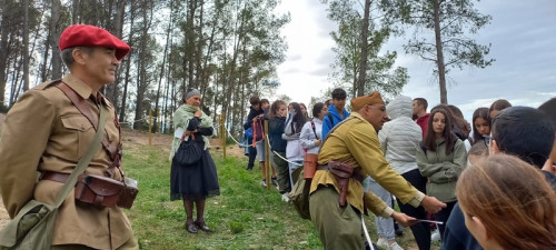 Duem a terme una Jornada de Memòria Democràtica amb l'Institut Voltrera, amb una visita a l'espai patrimonial de les Trinxeres de la Guerra Civil del Bosc de Sant Miquel i la projecció del documental 'Abrera: de la II República a la postguerra'