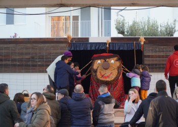 La il·lusió del Nadal es viu a Abrera! Tió de Nadal solidari
