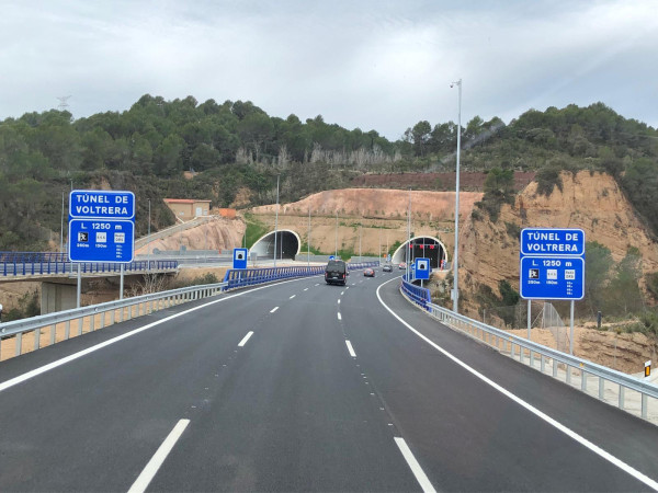 El Ministre de Transport i Mobilitat Sostenible, Óscar Puente, inaugura el tram de la B-40 entre Abrera i Viladecavalls, acompanyat per autoritats com el nostre alcalde, Jesús Naharro