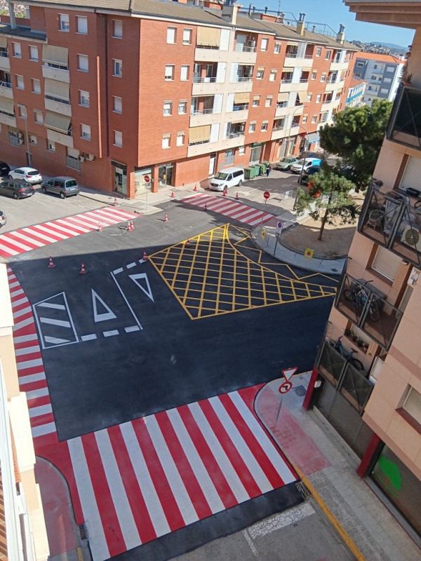 Treballem per Abrera! Finalitzades les obres de millora de la seguretat per a vianants i vehicles en el carrer de Martorell del nucli urbà