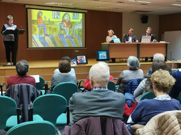Assistim a la presentació del llibre 'Contes del Baix Llobregat' a càrrec de l'escriptor, Rafael Bellido i la il·lustradora, Joana Llordella