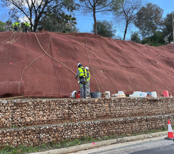 Obres de protecció en un talús a la carretera BV-1201 per a la millora de la seguretat viària i evitar despreniments del terreny