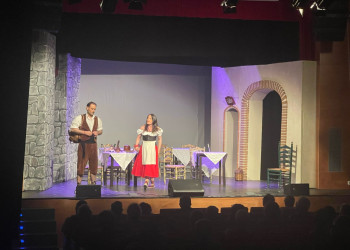 Concurs de Teatre Amateur Vila d'Abrera 2025. Diumenge 13 d'abril. L'hostal de les tres camèlies