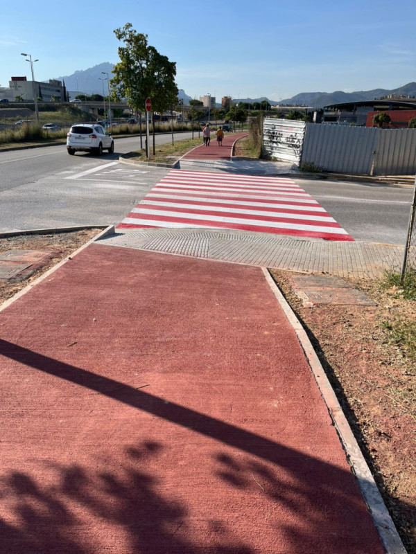 Millora de l’accessibilitat a la via pública amb la pavimentació de la vorera del carrer de Manresa, entre la cruïlla amb la rambla del Torrentet i el carrer de Salvador Espriu