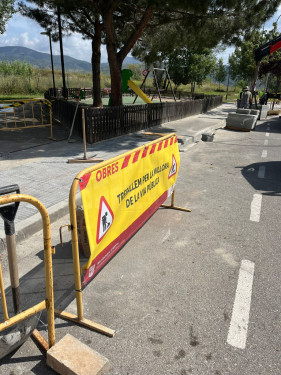 A Abrera millorem el nostre espai públic! treballs de reparació de voreres en alguns carrers del barri del Rebato d'Abrera