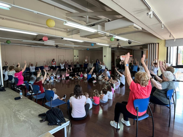 A Abrera impulsem les iniciatives educatives intergeneracionals amb el Projecte Lligams, entre l'Escola Bressol Municipal Món Petit i el Casal de la Gent Gran d'Abrera